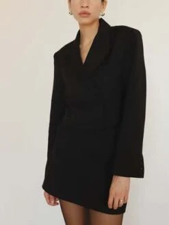 Blossom H CompanyIlli Crop Wool Blazer - Black