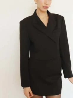 Blossom H CompanyIlli Crop Wool Blazer - Black 12 Blossom H CompanyIlli Crop Wool Blazer - Black -ULLA JOHNSON Clothing Shop Black Illi Crop Wool Blazer 20230831062533 1