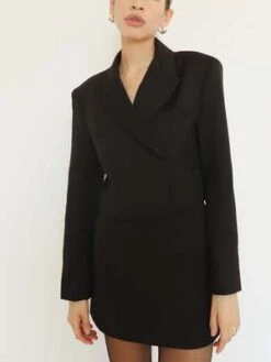 Blossom H CompanyIlli Crop Wool Blazer - Black 13 Blossom H CompanyIlli Crop Wool Blazer - Black -ULLA JOHNSON Clothing Shop Black Illi Crop Wool Blazer 20230831062533 2
