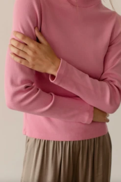 Donni.Rib Turtleneck - Bonbon -ULLA JOHNSON Clothing Shop Donni Rib Turtleneck Bonbon 20231006020723 1