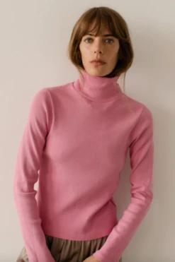 Donni.Rib Turtleneck - Bonbon -ULLA JOHNSON Clothing Shop Donni Rib Turtleneck Bonbon 20231006020723