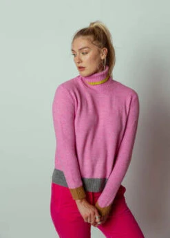 Dr. Bloom BarcelonaDr. Bloom Prince Turtleneck Sweater - Pink