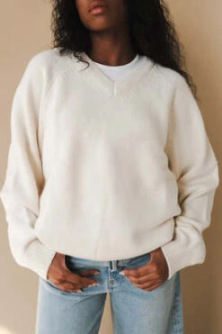 DunstMERINO WOOL V NECK SWEATER - Cream -ULLA JOHNSON Clothing Shop Dunst MERINO WOOL V NECK SWEATER Cream 20231028091649 1