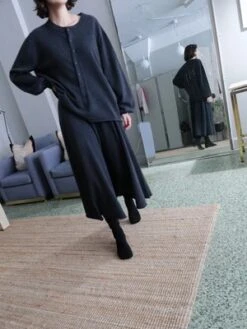 Extreme CashmereN280 BI SWEATER - Shadow -ULLA JOHNSON Clothing Shop EXTREME CASHMERE N 280 BI SWEATER IN SHADOW 20231027033941 1