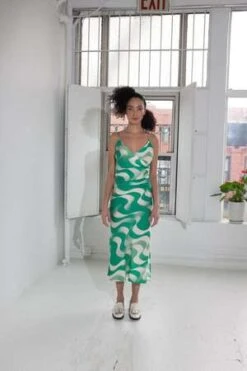 Untitled In MotionIoana Dress - Volna Green 8 Untitled In MotionIoana Dress - Volna Green -ULLA JOHNSON Clothing Shop Ioana Dress Volna Green 20230401111524 1