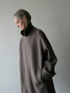 Monique Van HeistRAGLAN COAT - BROWN MELANGE -ULLA JOHNSON Clothing Shop MONIQUE VAN HEIST RAGLAN COAT IN BROWN MELANGE 20231028133116