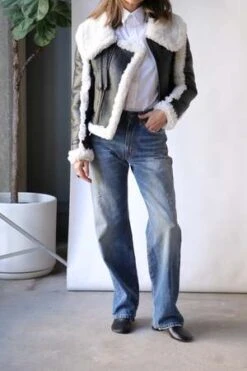 R13Shrunken Flat Sleeve Aviator Jacket - Black -ULLA JOHNSON Clothing Shop R13 Shrunken Flat Sleeve Aviator Jacket 20231018010354 2