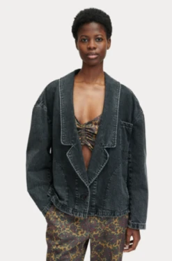 ULLA JOHNSON Clothing Shop -ULLA JOHNSON Clothing Shop Rookey Blazer in Washed Black Denim 20230616012521 1