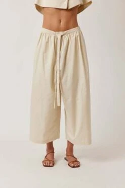 A MenteCropped Cotton Pants - Beige -ULLA JOHNSON Clothing Shop amente Cropped Cotton Pants Beige 20230728194347 1