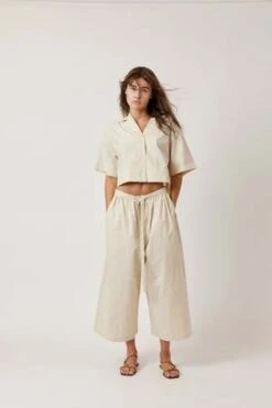 A MenteCropped Cotton Pants - Beige -ULLA JOHNSON Clothing Shop amente Cropped Cotton Pants Beige 20230728194347